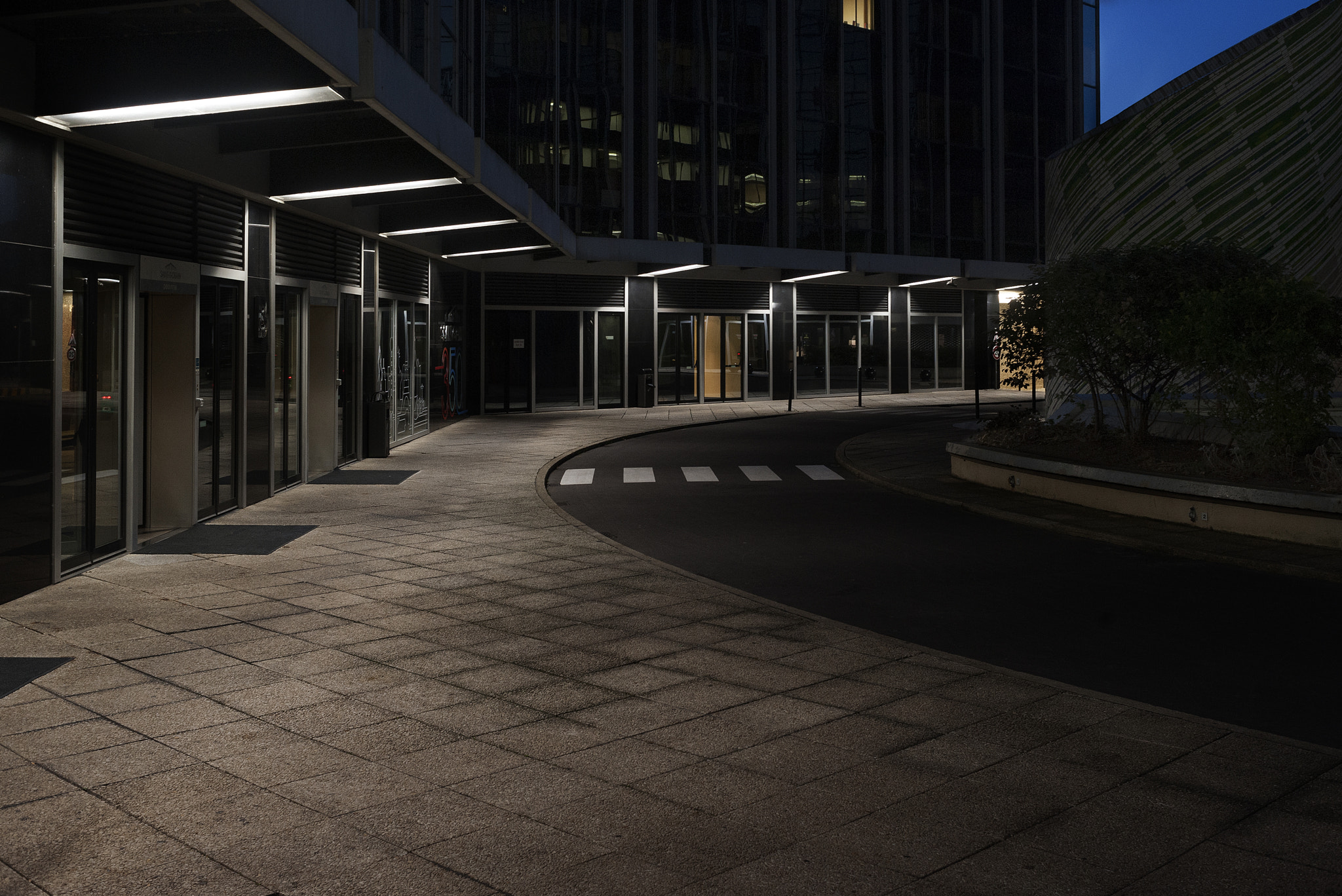 Nikon D700 + AF Nikkor 35mm f/2 sample photo. Light and building 96 photography