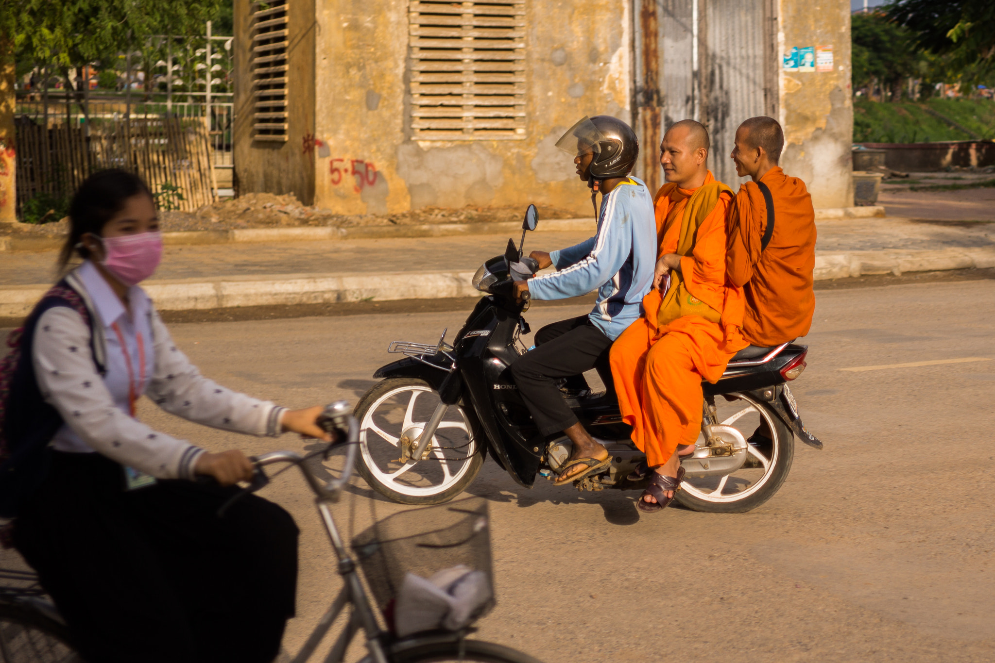 Sony Alpha NEX-7 + E 32mm F1.8 sample photo. Religeous taxi photography