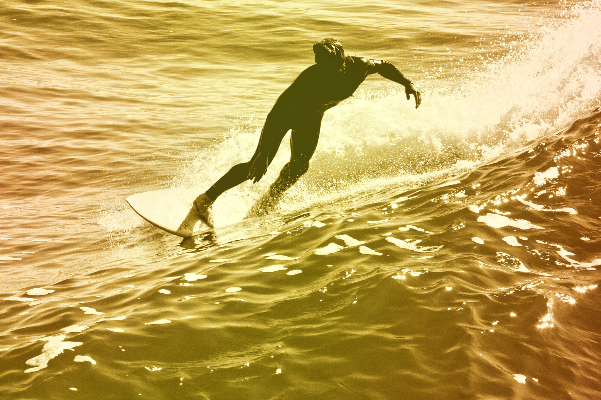 Canon EOS 400D (EOS Digital Rebel XTi / EOS Kiss Digital X) sample photo. Surfer's silhouette photography