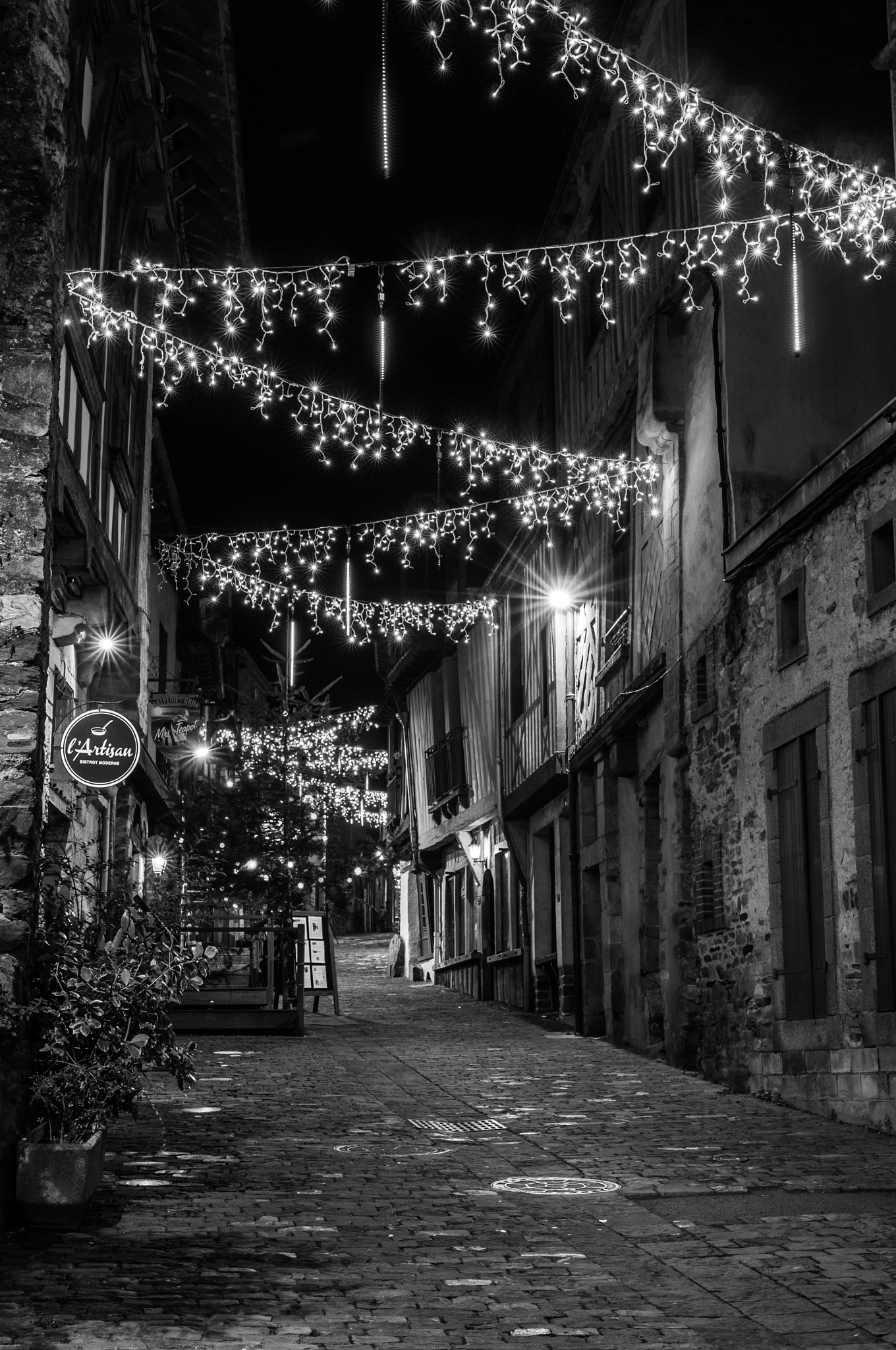 Nikon D90 + Sigma 35mm F1.4 DG HSM Art sample photo. Rue d'en-bas photography
