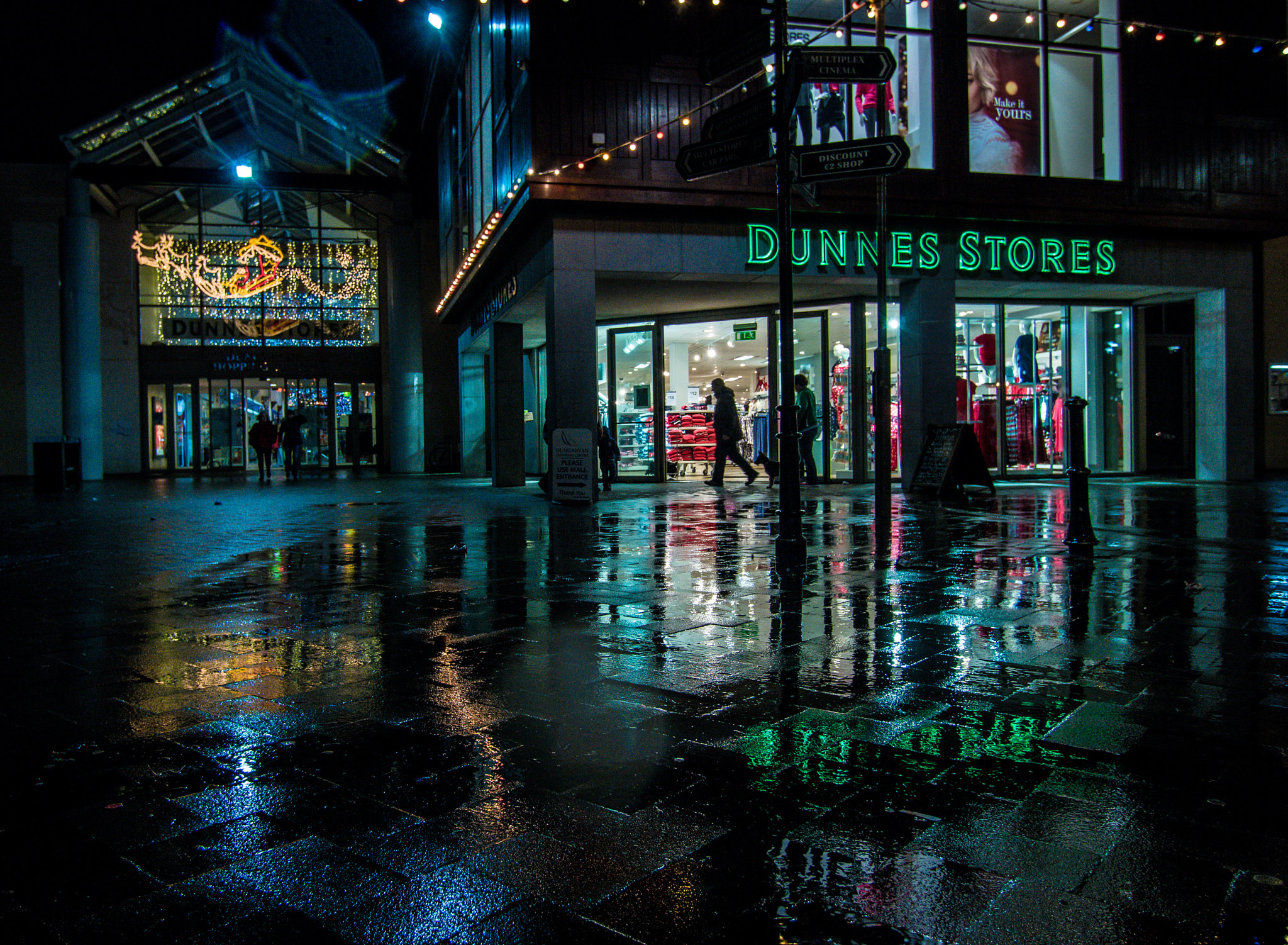 .7x Tokina DX 11-16/2.8 AT-X sample photo. Christmas in dungarvan 2015 photography