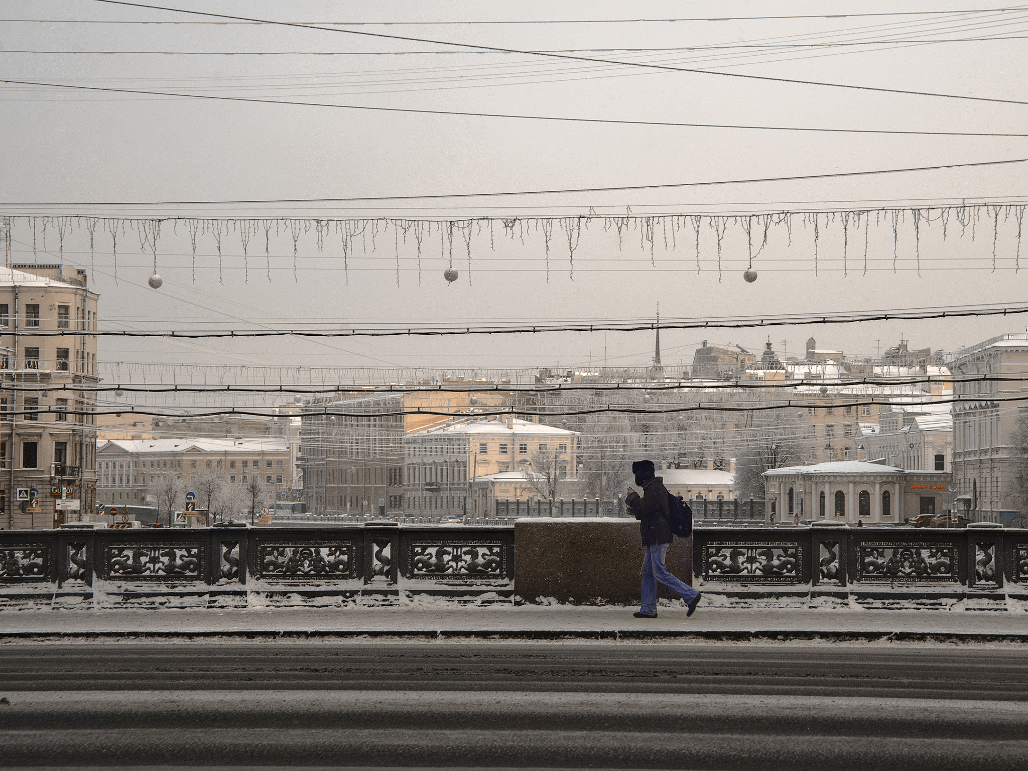 Nikon D610 + Sigma 28-105mm F2.8-4 Aspherical sample photo. Frosty walk in centre of the city photography