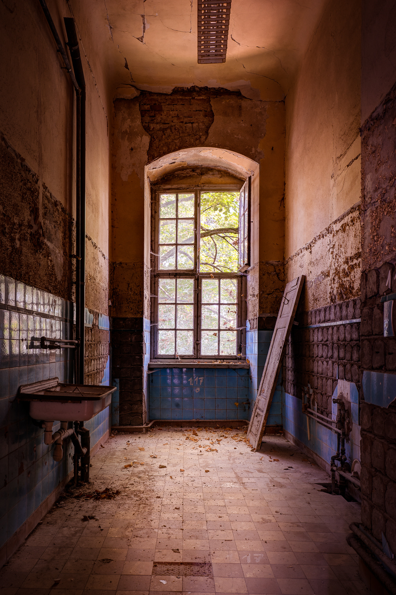Sony a7 II + Canon EF 16-35mm F4L IS USM sample photo. Old fashion photography