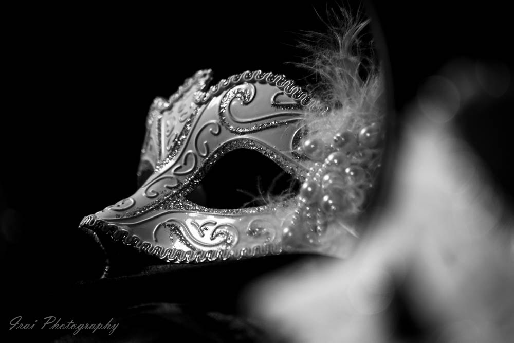 Sigma 55-200mm f/4-5.6 DC sample photo. The mirror and the eyemask photography