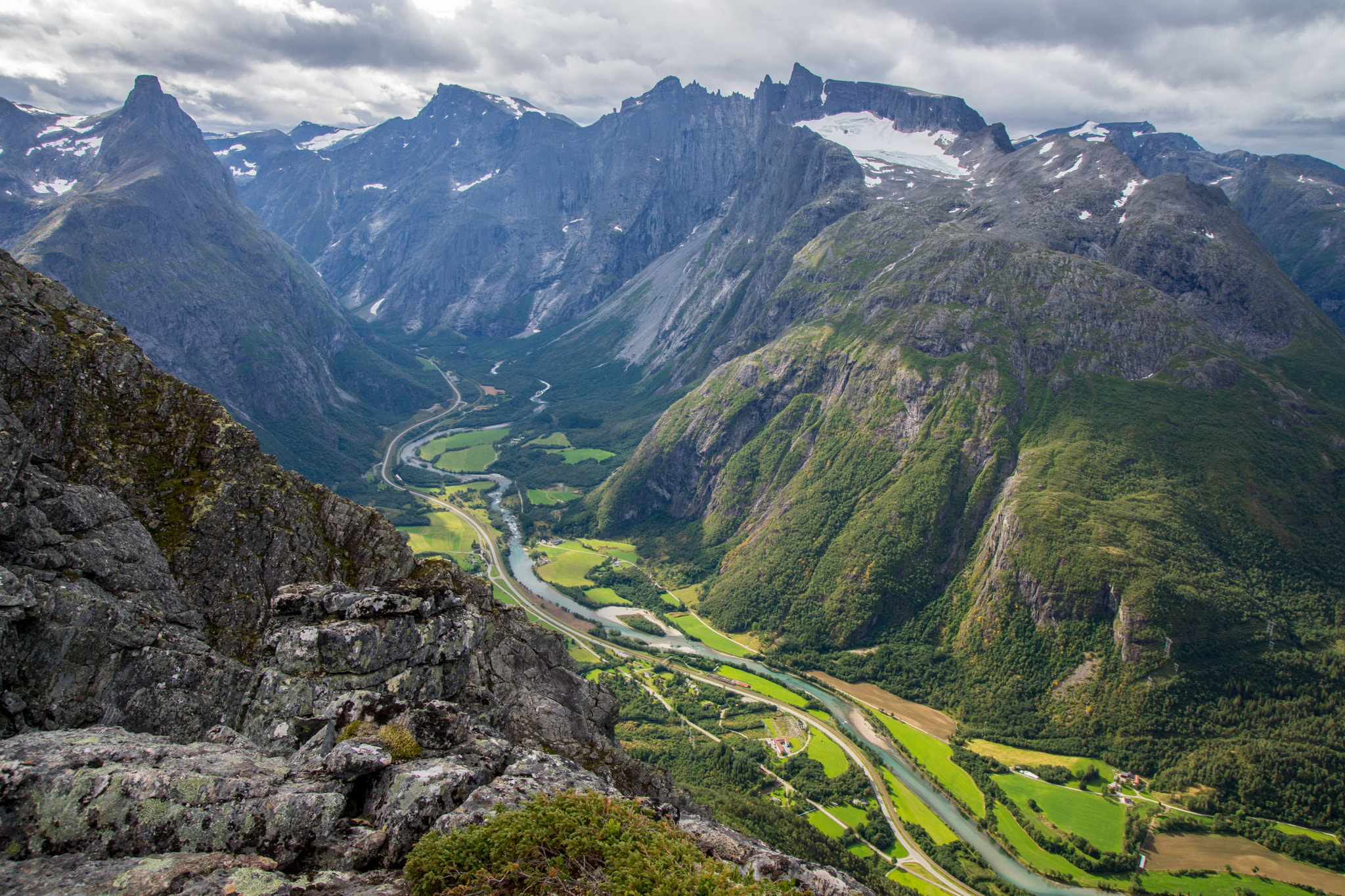 Sony SLT-A65 (SLT-A65V) sample photo. Romsdalseggen, norway photography