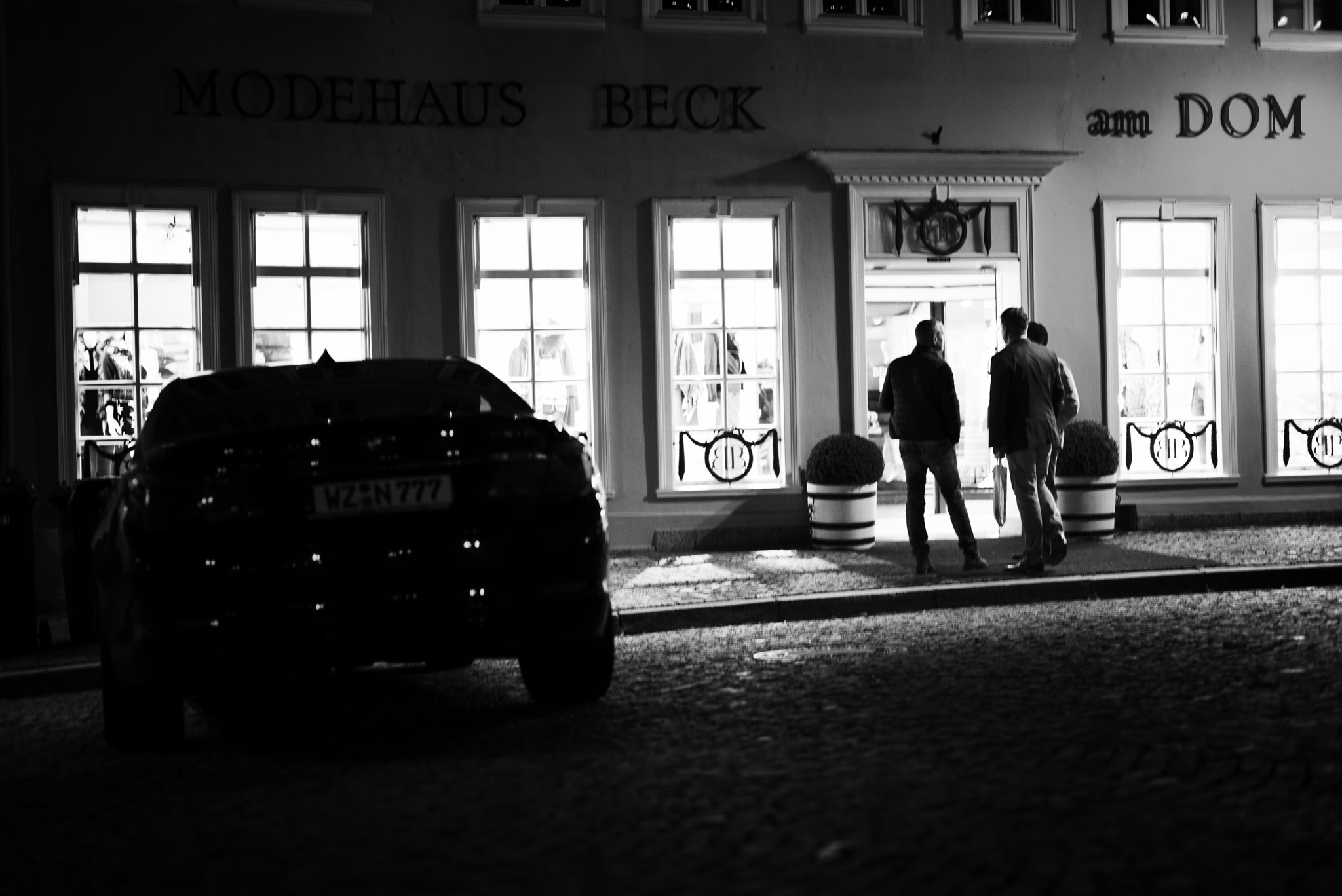 Elmarit-M 1:2.8/21 ASPH. sample photo. Waiting photography