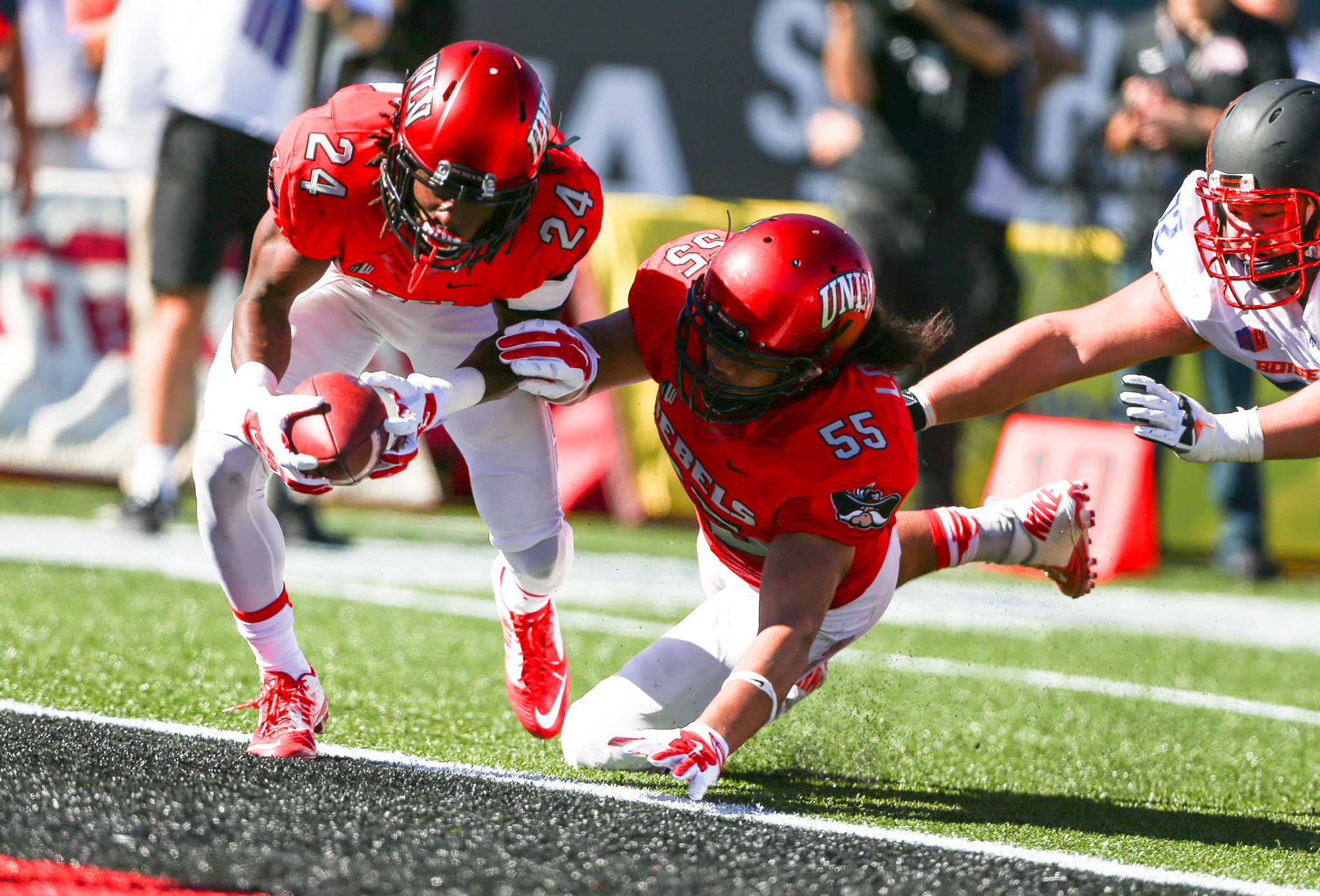 Canon EOS-1D X + Canon EF 400mm F2.8L IS USM sample photo. Unlv defensive back fred wilson (24) scores a touchdown after a fumble recovery against boise state  photography