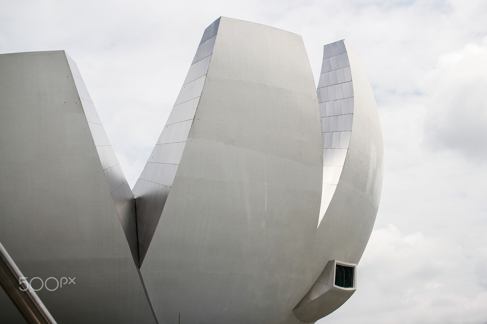 Canon EOS 7D + Sigma 30mm f/1.4 DC HSM sample photo. Singapore art & science museum photography