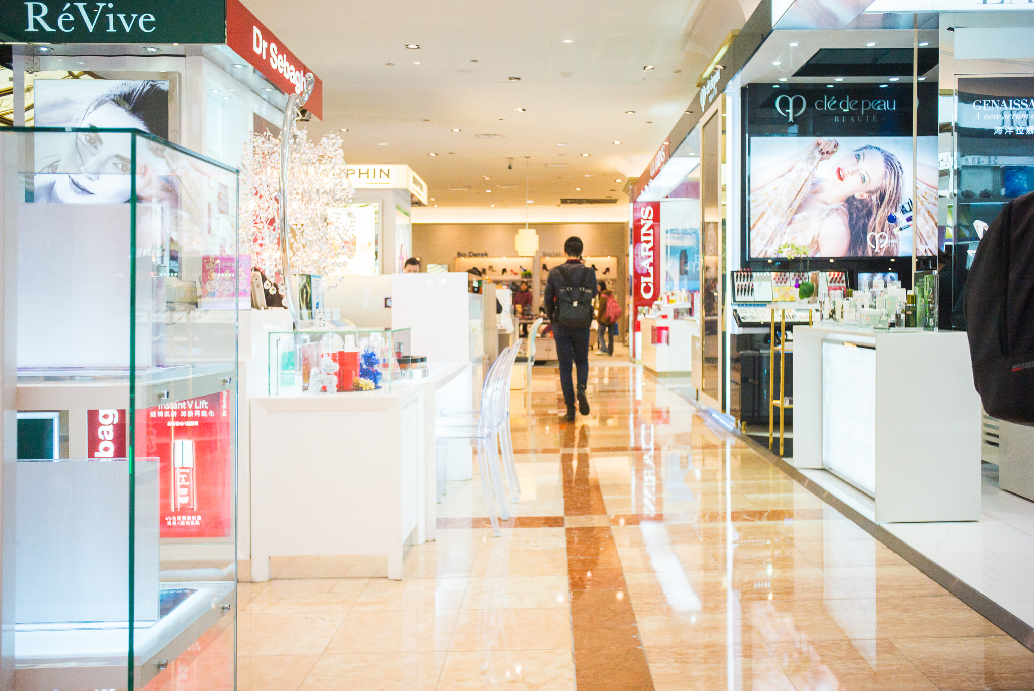 Summicron-M 1:2/90 Leitz sample photo. Department store photography