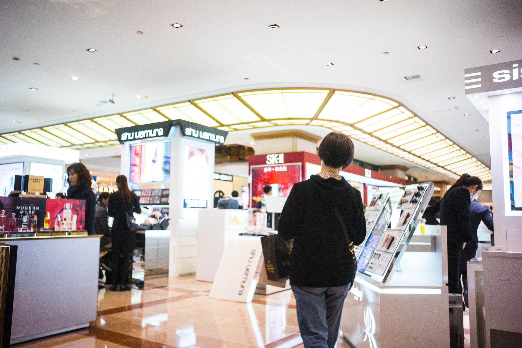 Summicron-M 1:2/90 Leitz sample photo. Department store photography