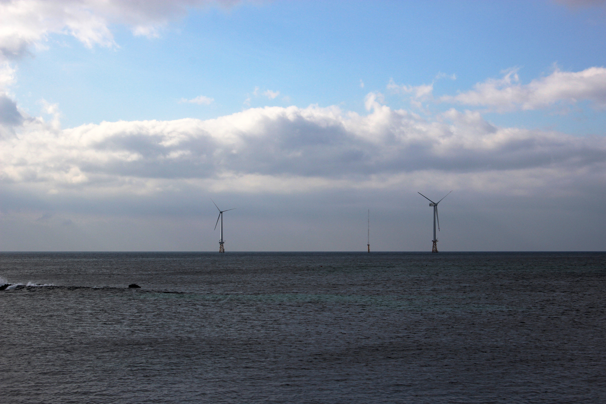 Canon EOS 600D (Rebel EOS T3i / EOS Kiss X5) + Canon EF-S 18-55mm F3.5-5.6 IS STM sample photo. Two windmill on the sea photography