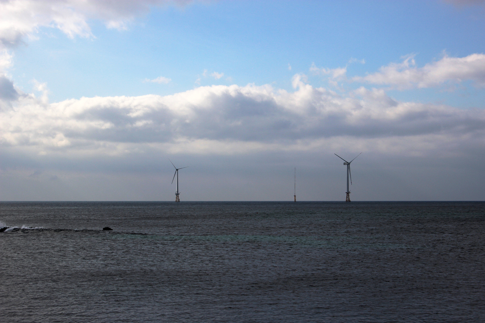 Canon EOS 600D (Rebel EOS T3i / EOS Kiss X5) sample photo. Two windmill on the sea photography