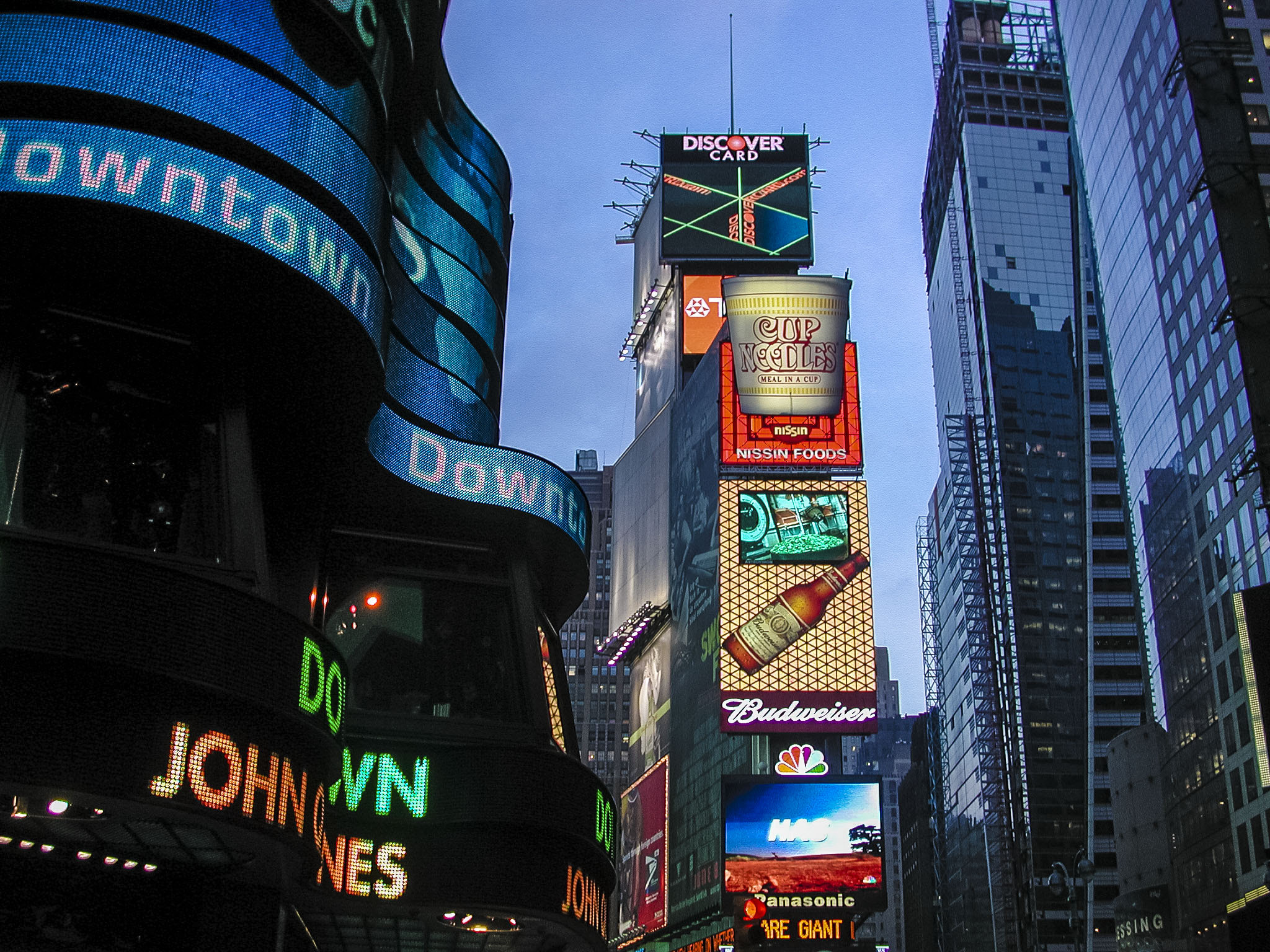 Nikon E990 sample photo. Time square photography