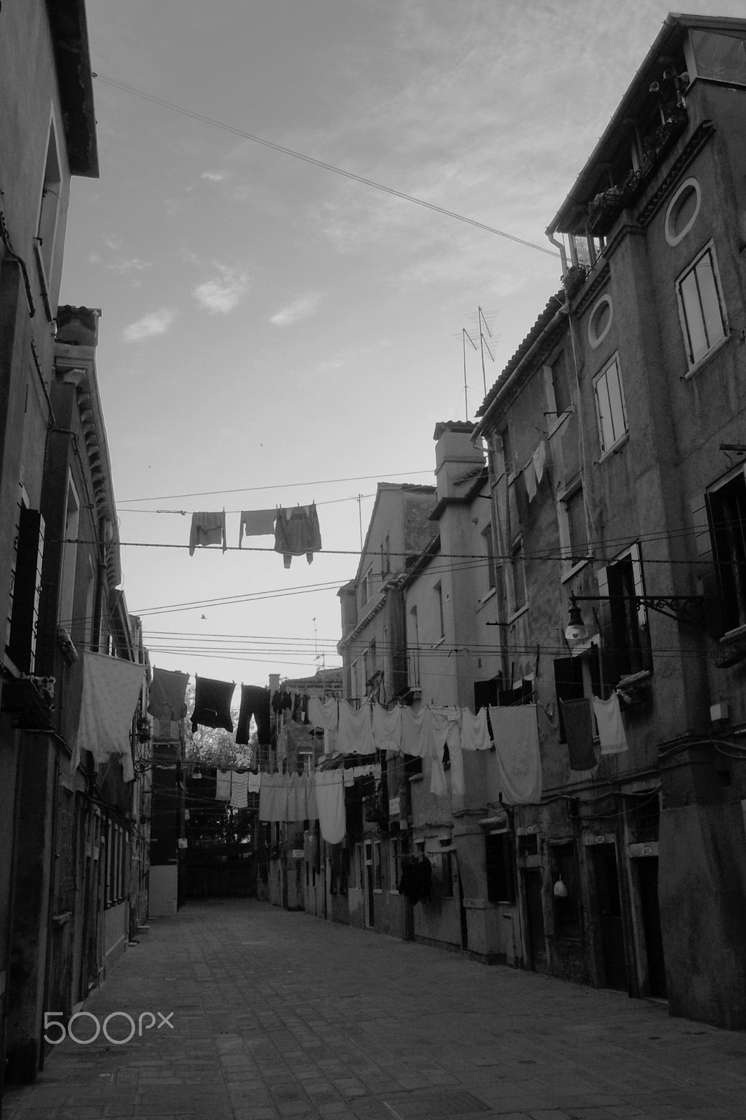 KONICA MINOLTA DiMAGE A2 sample photo. Venice's dirty underwear photography
