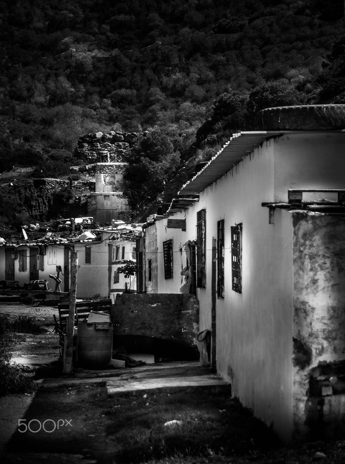 Canon EF 70-210mm f/3.5-4.5 USM sample photo. Rural houses photography