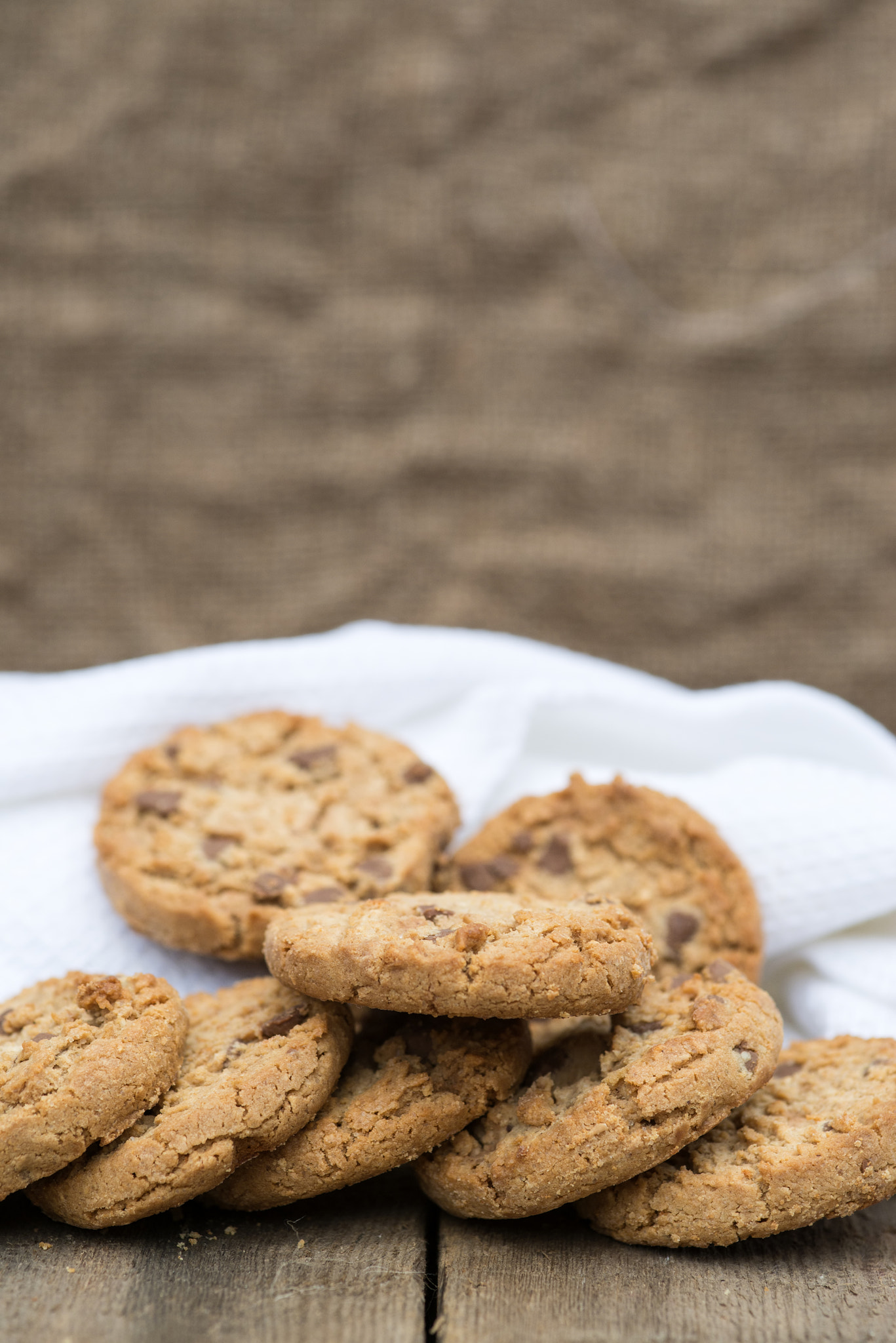 Nikon D600 + Sigma 105mm F2.8 EX DG Macro sample photo. Rustic setting with chocolate chip cookies photography
