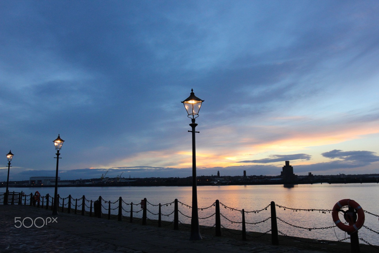 Canon EOS 550D (EOS Rebel T2i / EOS Kiss X4) + Canon EF 16-35mm F4L IS USM sample photo. River mersey photography