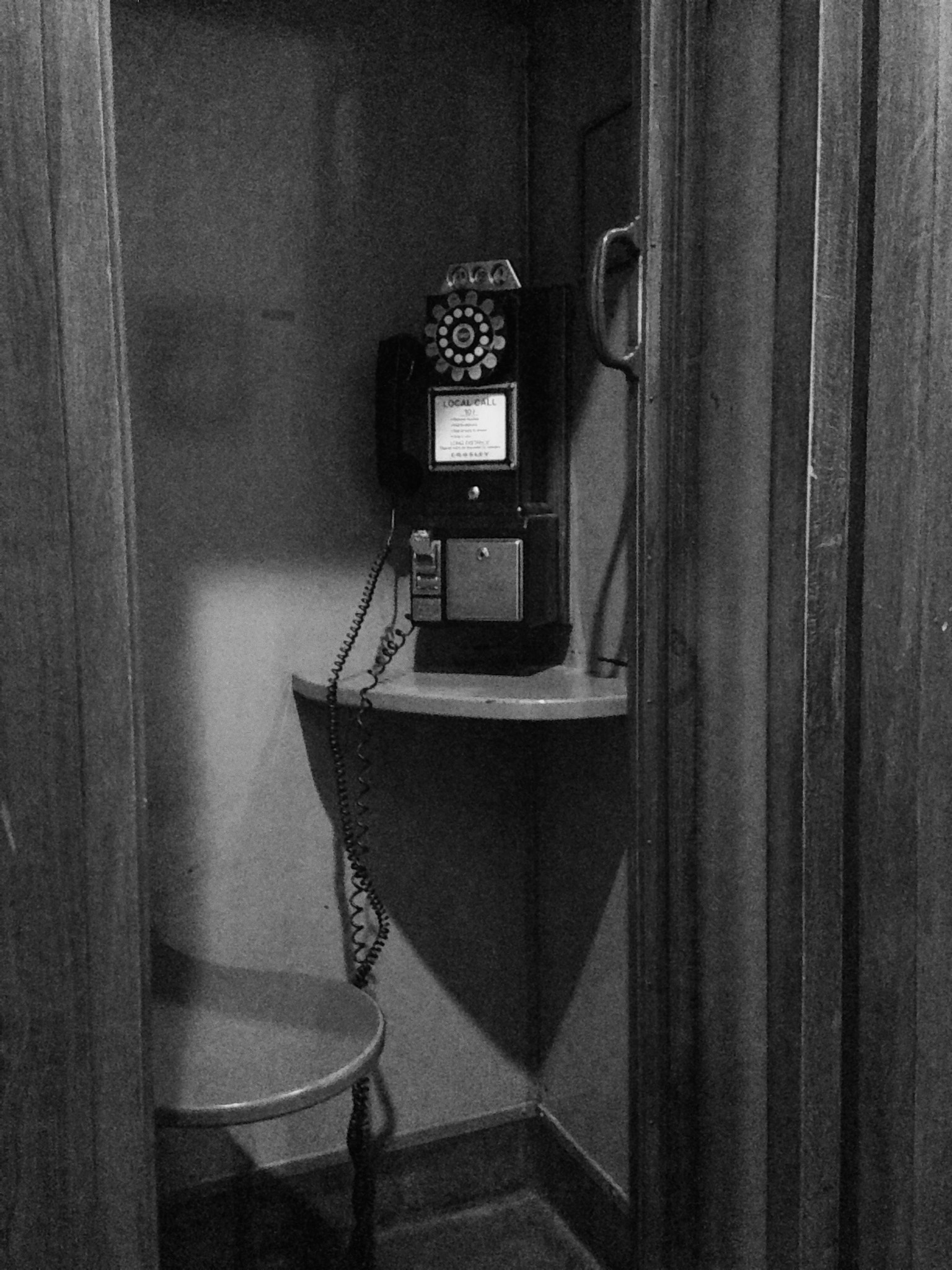 Jag.gr 645 PRO Mk III for Apple iPhone 5 sample photo. Pay phone in phone booth.jpg photography