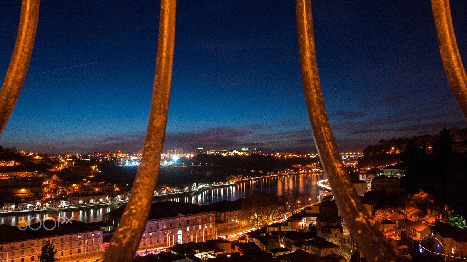 Sony Alpha DSLR-A700 + Minolta AF 17-35mm F2.8-4 (D) sample photo. Porto behind bars photography