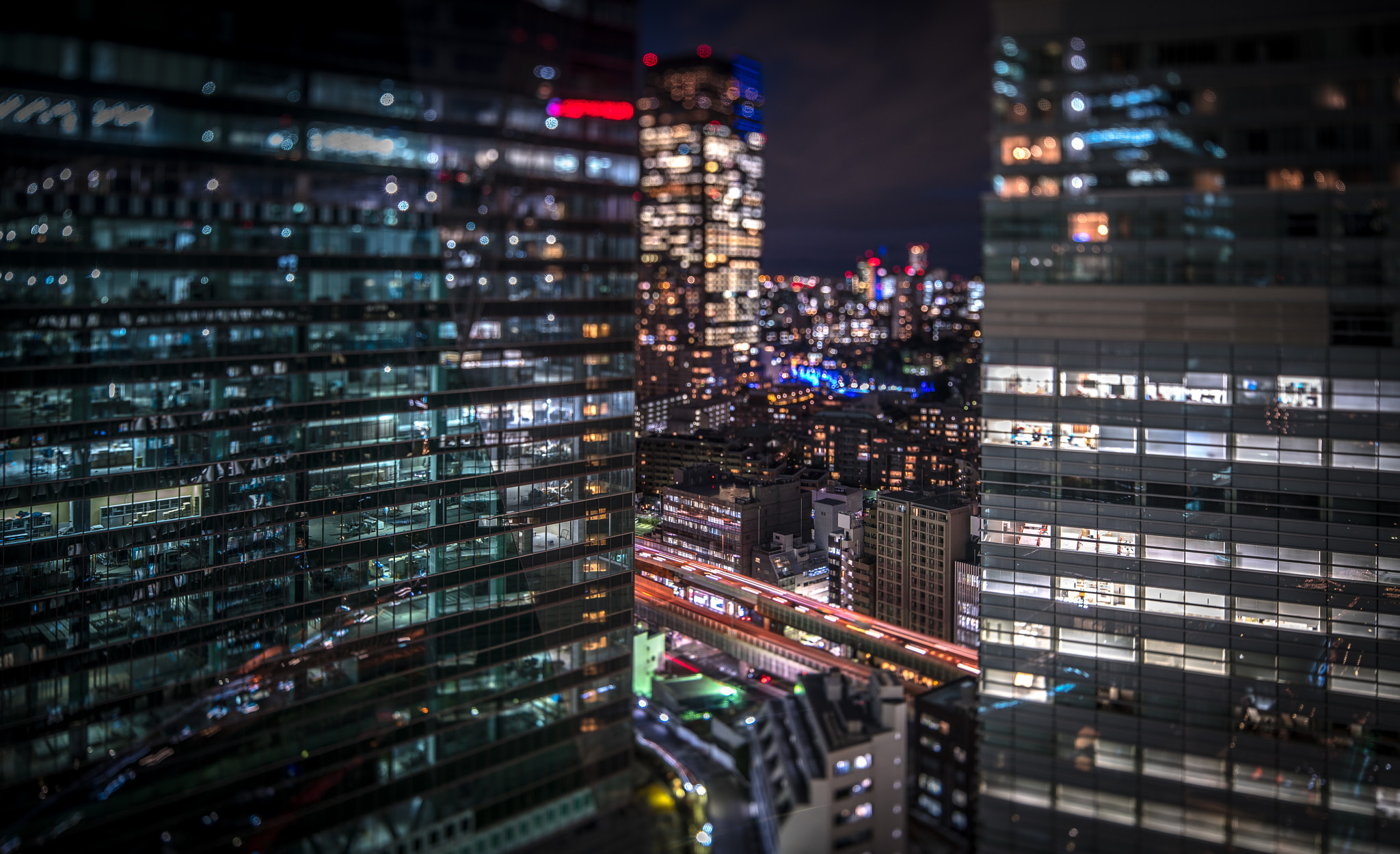Canon TS-E 24.0mm f/3.5 L II sample photo. Urban canyon ts photography