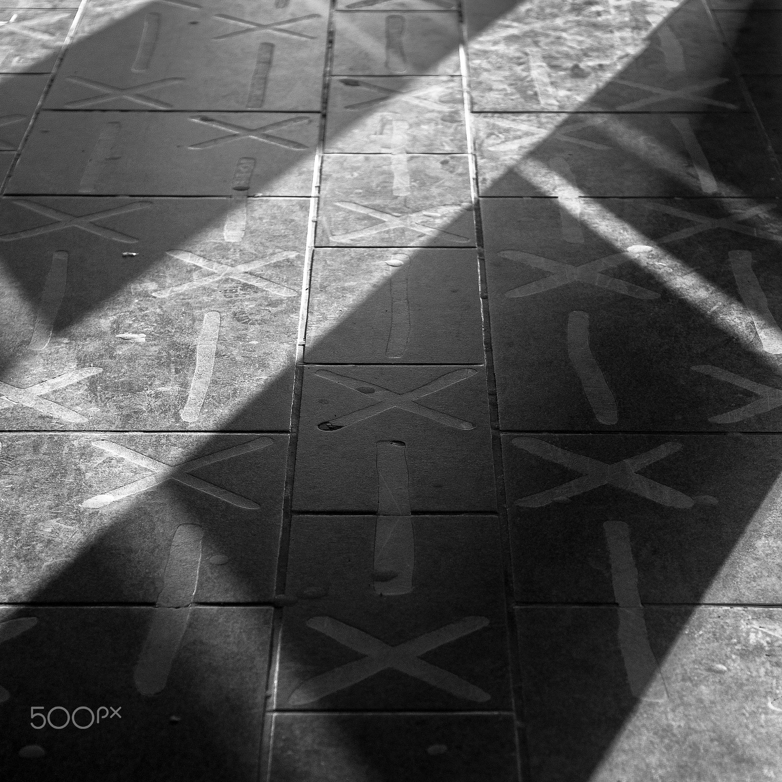 Nikon D80 + AF Nikkor 50mm f/1.8 N sample photo. Cross patterns photography