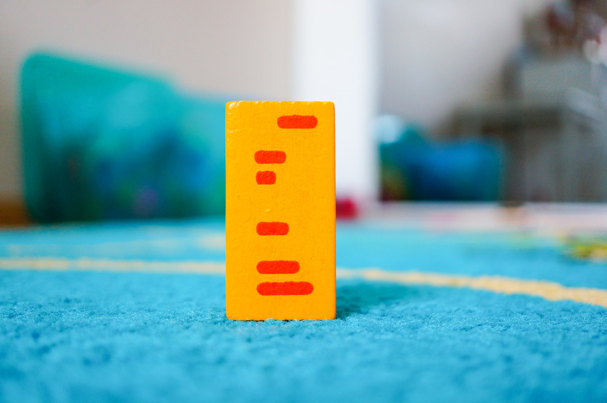 Sony Alpha NEX-5N + Sony E 30mm F3.5 Macro sample photo. Toy block photography