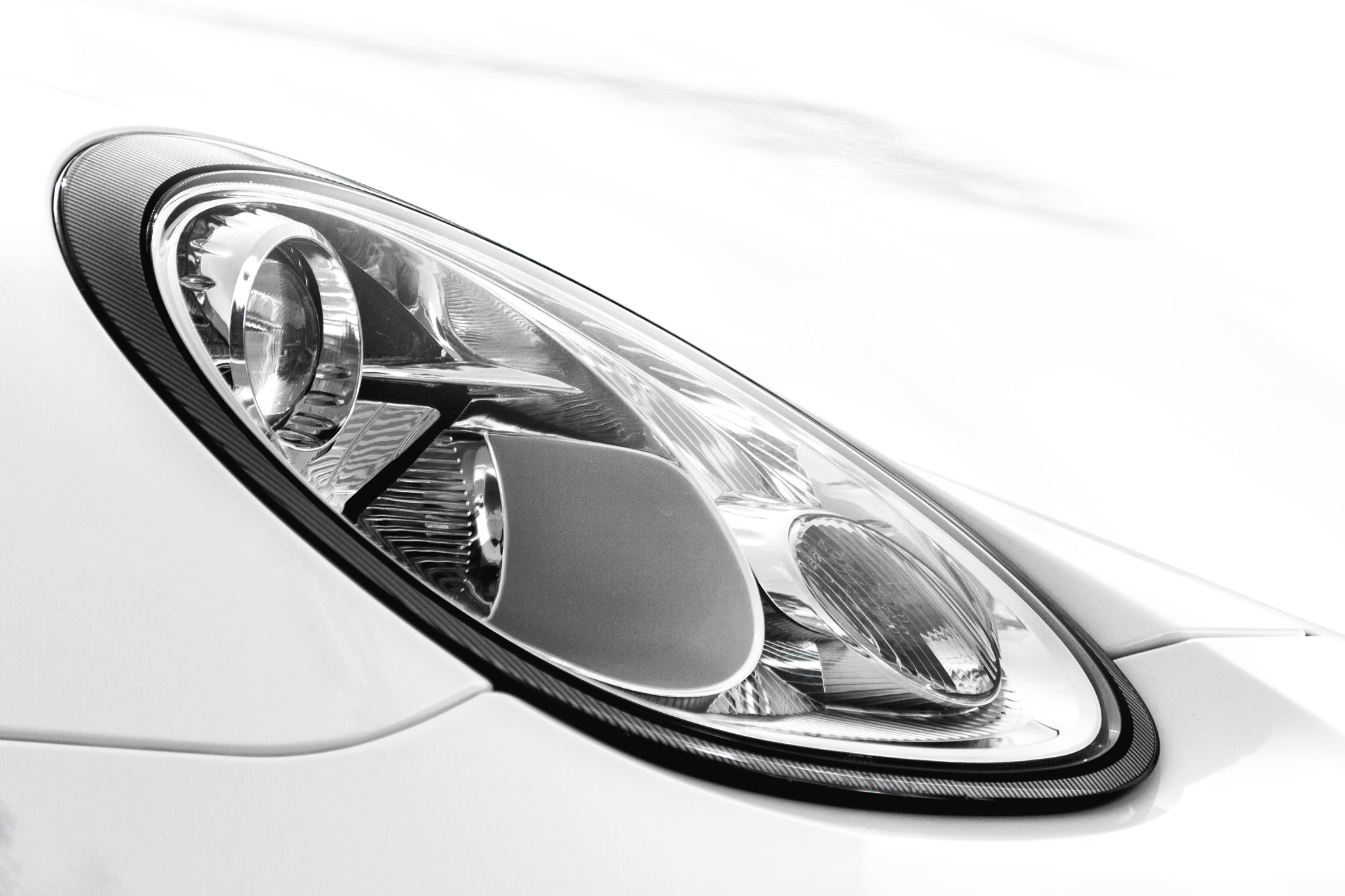 Canon EOS 400D (EOS Digital Rebel XTi / EOS Kiss Digital X) sample photo. Porsche headlight photography
