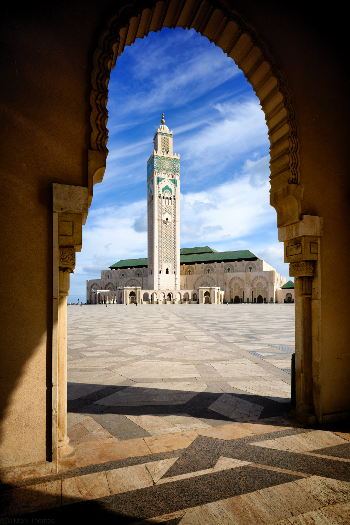 Nikon D600 + Nikon AF Nikkor 20mm F2.8D sample photo. Path to the mosque photography