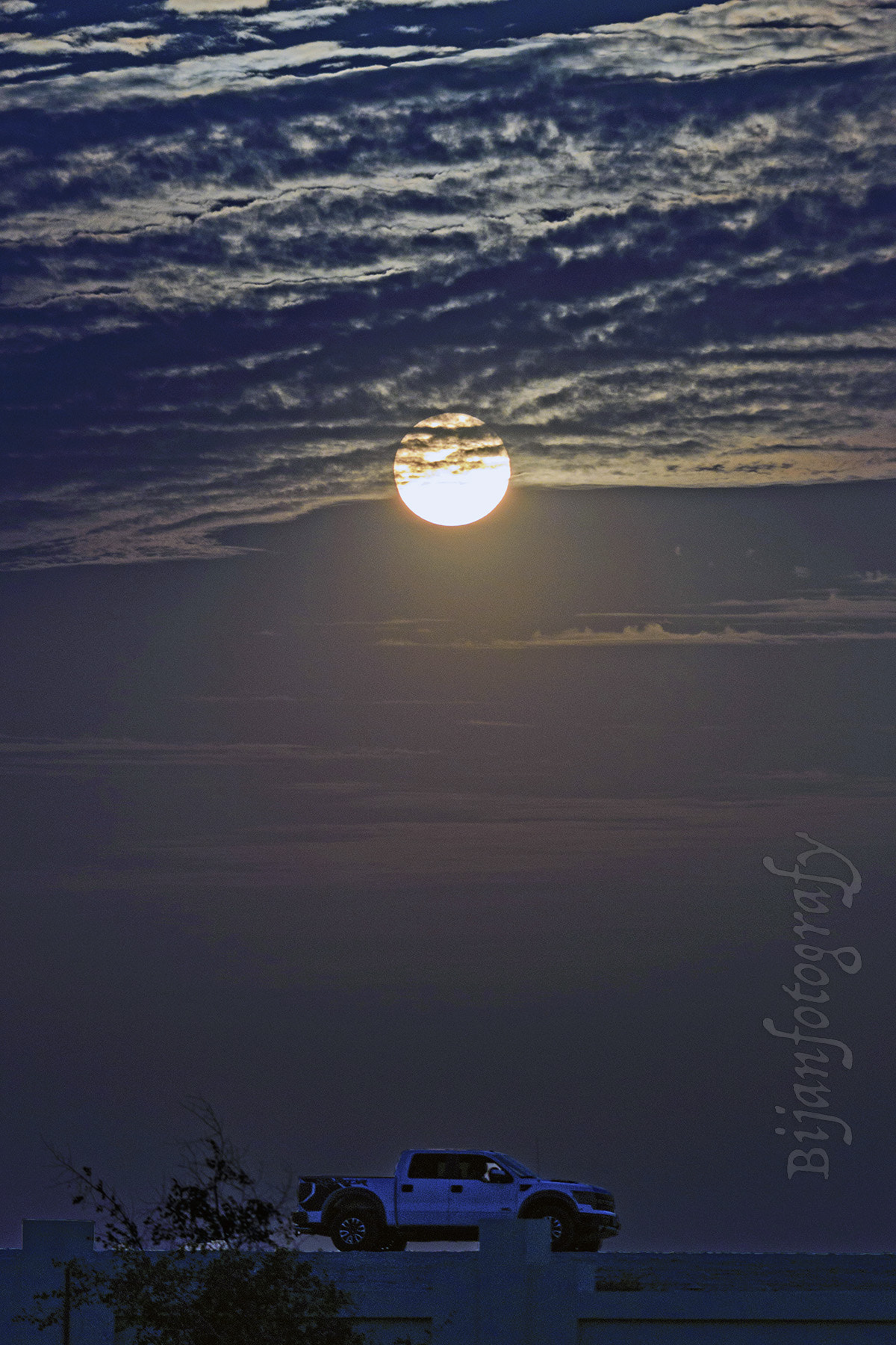 Nikon 1 Nikkor VR 70-300mm F4.5-5.6 sample photo. The setting sun ... photography