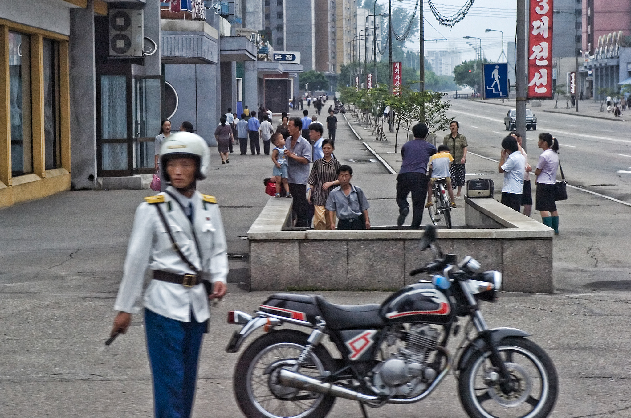 Nikon D2H sample photo. Daily life in north korea photography