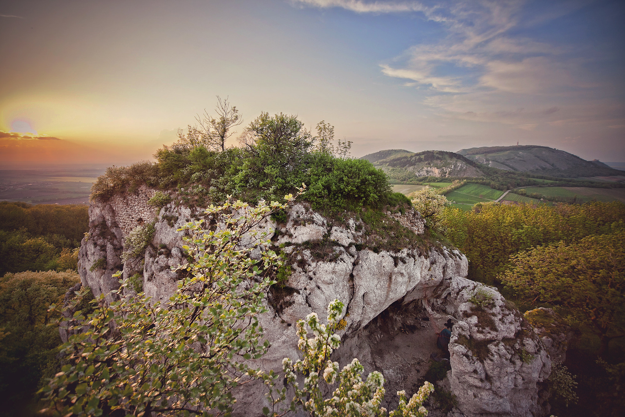 Sigma 15-30mm f/3.5-4.5 EX DG Aspherical sample photo. Sunset on the hill photography