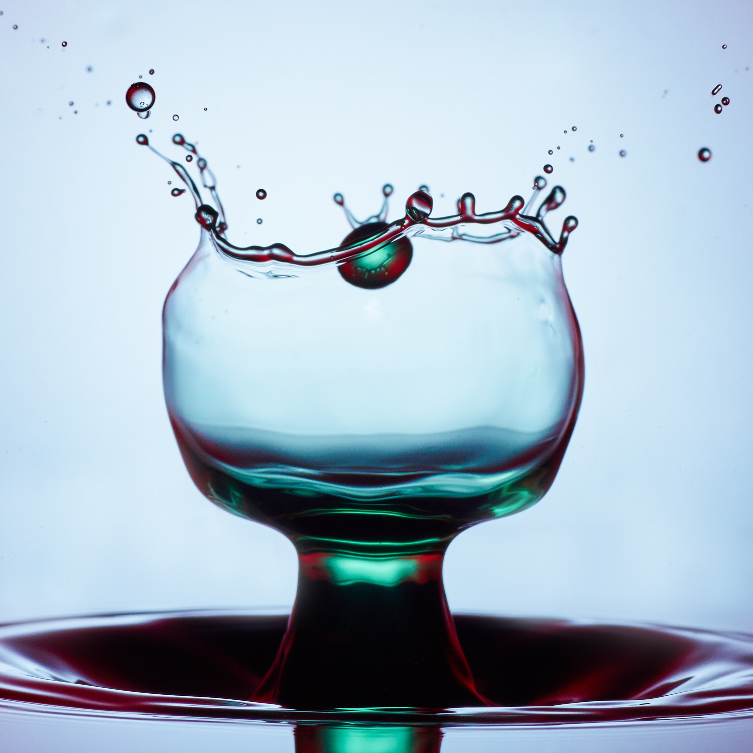 90mm F2.8 sample photo. Water drop cup photography