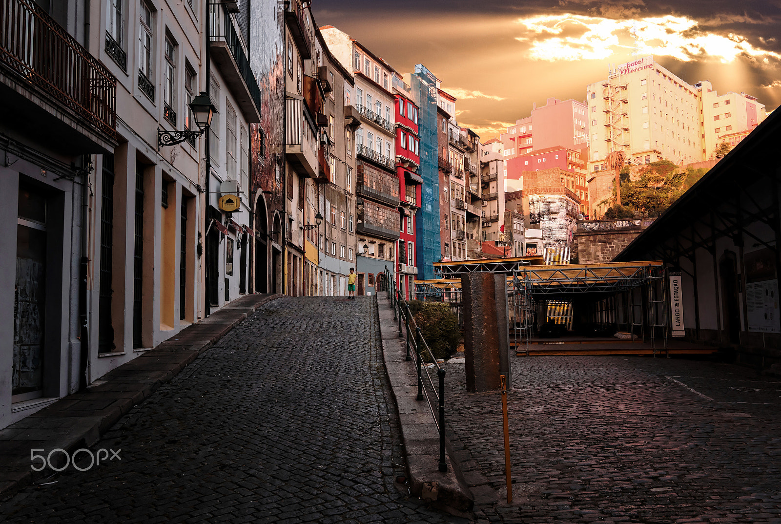 Canon EOS 70D + Tokina AT-X 12-28mm F4 Pro DX sample photo. The child and the city of colors photography