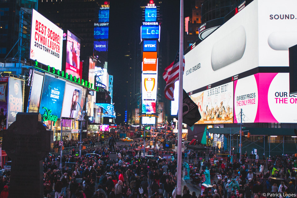 Canon EF 28-80mm f/3.5-5.6 sample photo. Times square photography