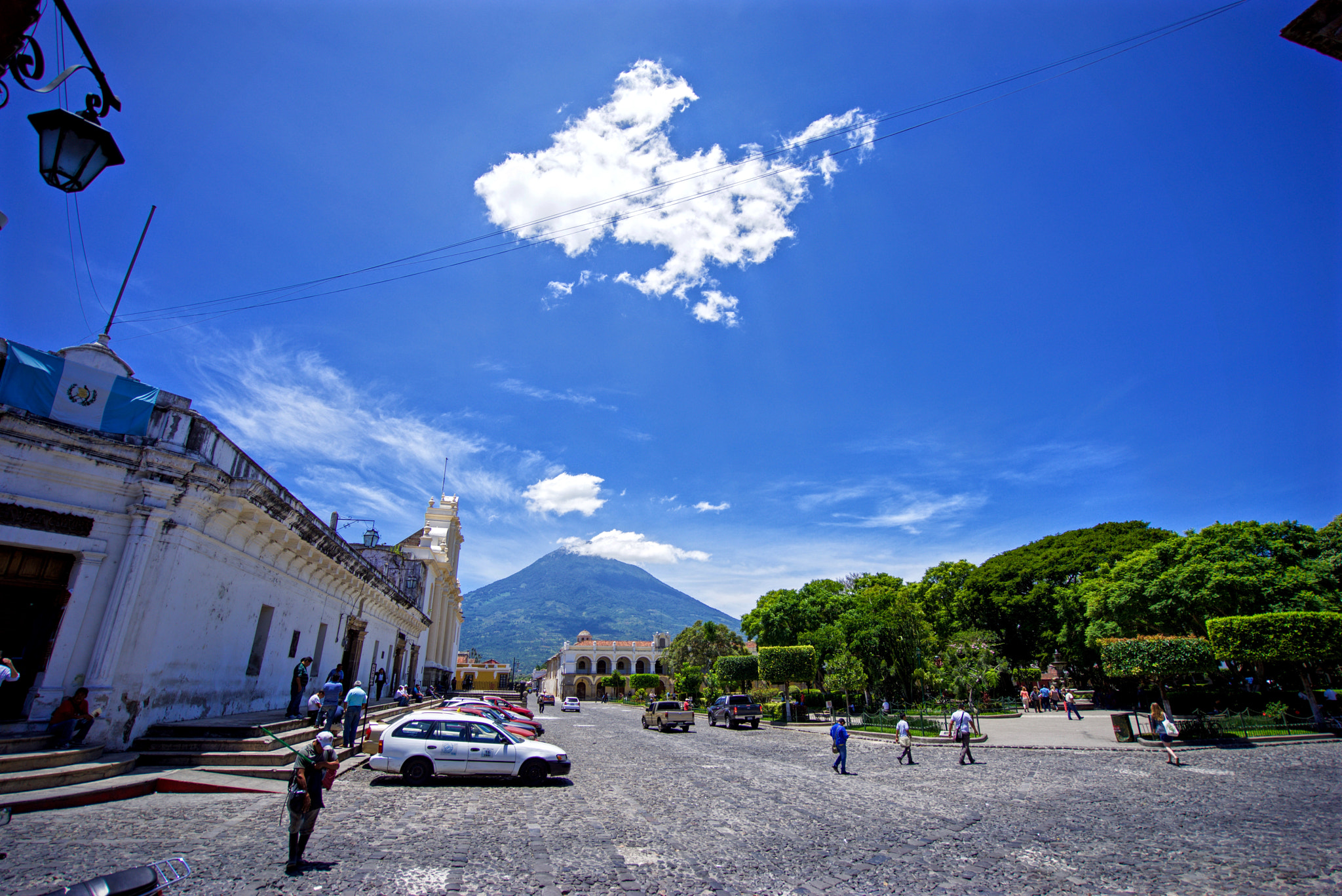 Sony a7R + Sony Vario-Tessar T* FE 16-35mm F4 ZA OSS sample photo. Parque central photography