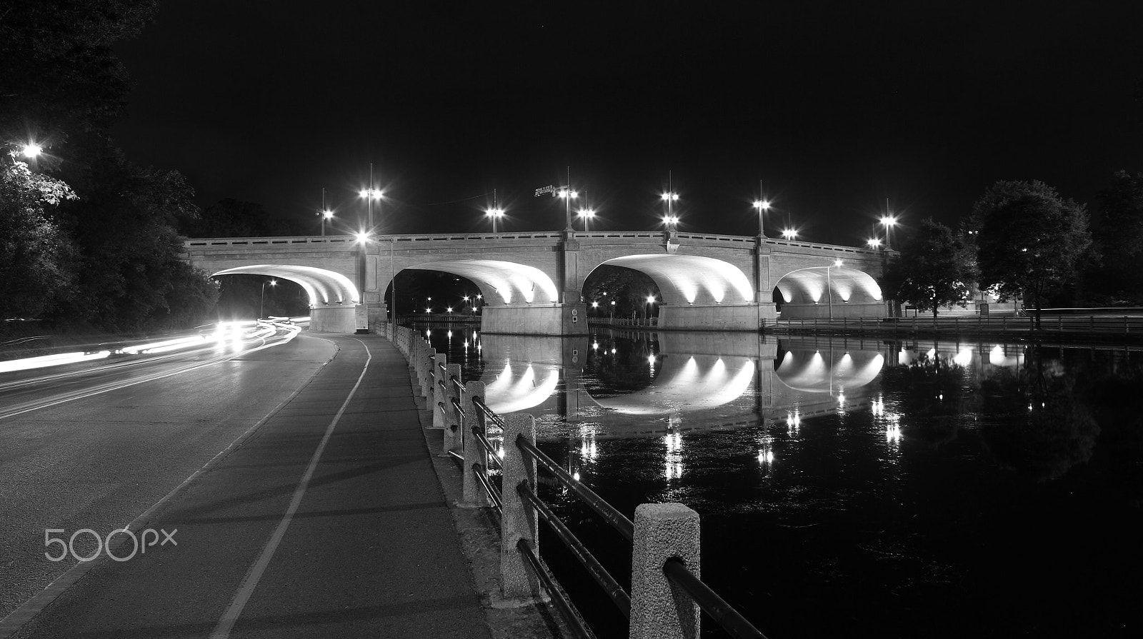 Canon EOS 1000D (EOS Digital Rebel XS / EOS Kiss F) + Canon EF-S 18-55mm F3.5-5.6 IS sample photo. Bank street bridge at night photography