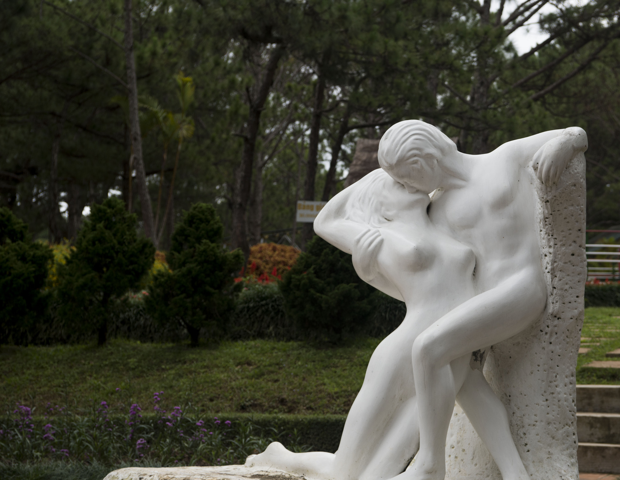 AF Zoom-Nikkor 28-85mm f/3.5-4.5 sample photo. Lovers photography