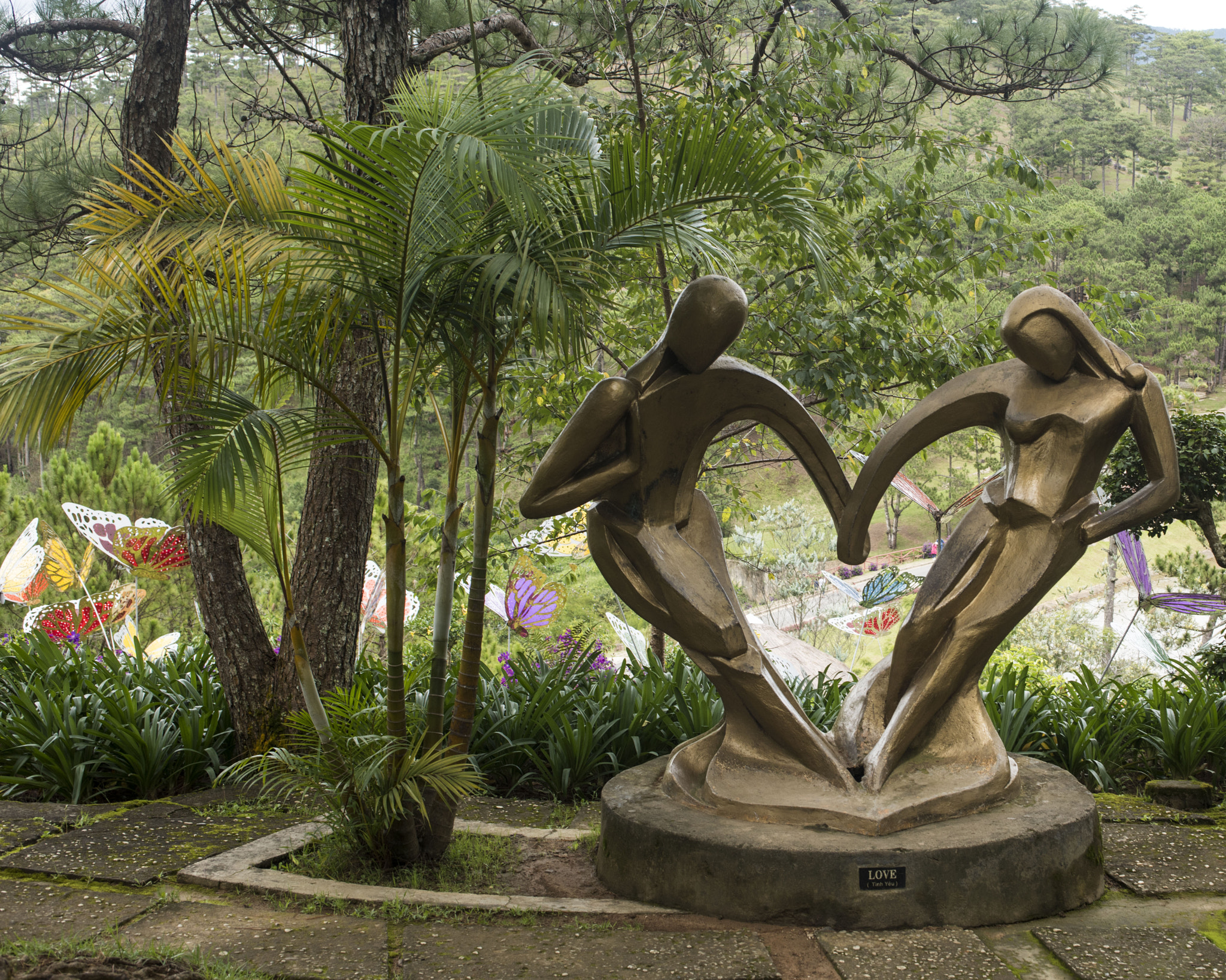 AF Zoom-Nikkor 28-85mm f/3.5-4.5 sample photo. Lovers photography