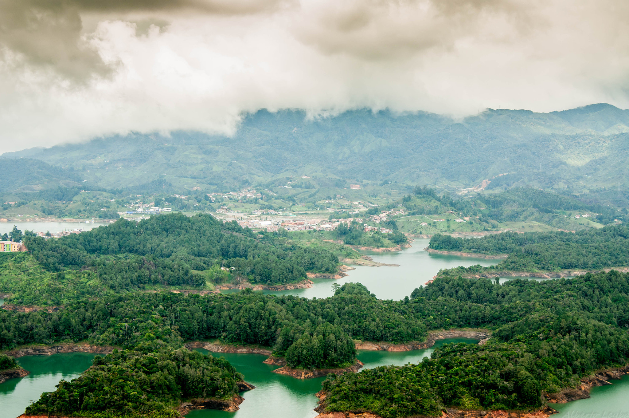 Nikon AF Nikkor 24-85mm F2.8-4D IF sample photo. Somewhere in heaven photography