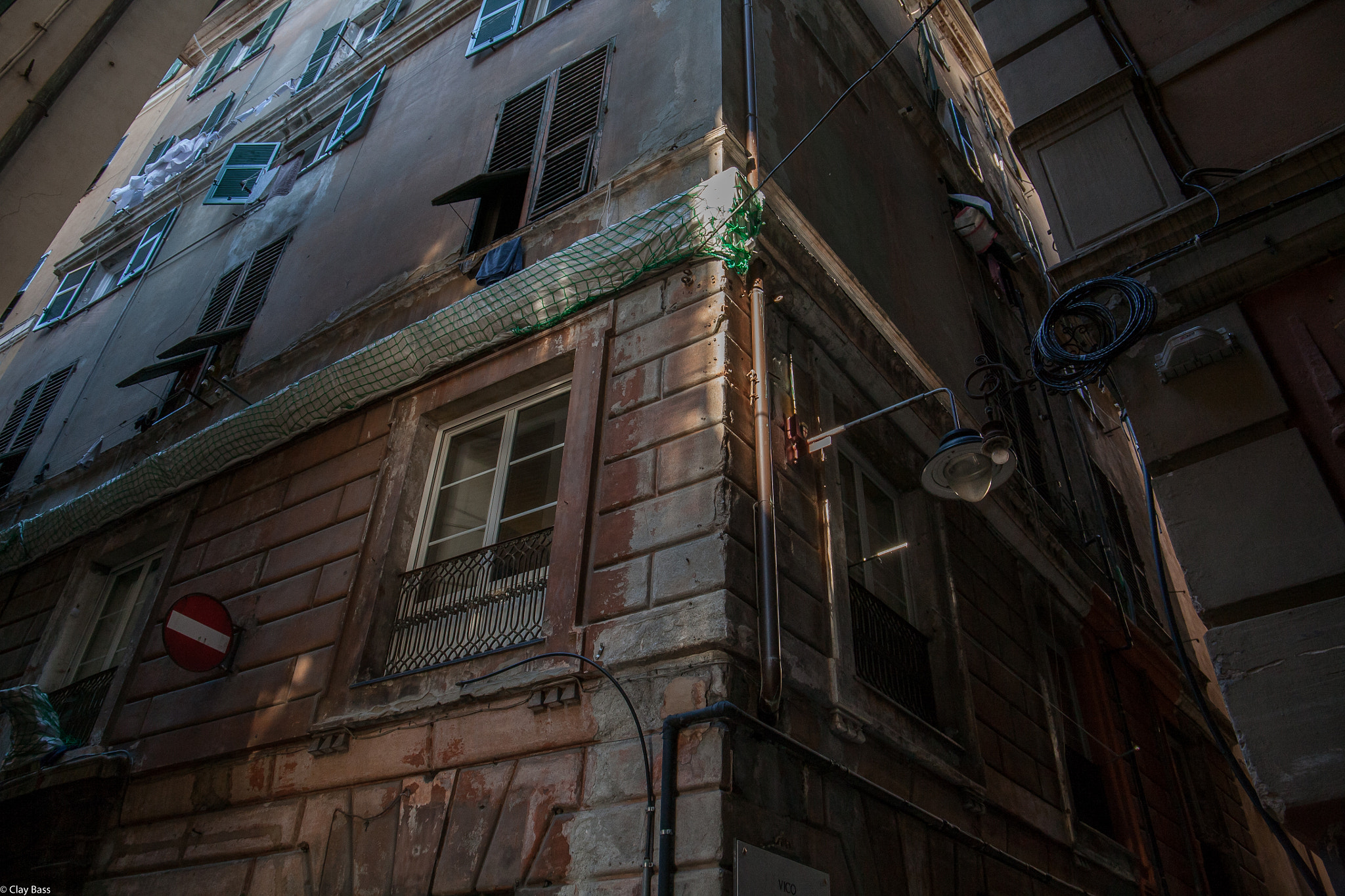 Canon EF 24-105mm F3.5-5.6 IS STM sample photo. La poca luce che arriva dall'alto photography