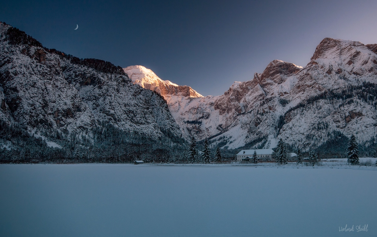 Canon EOS-1D Mark III sample photo. Frosty evening photography