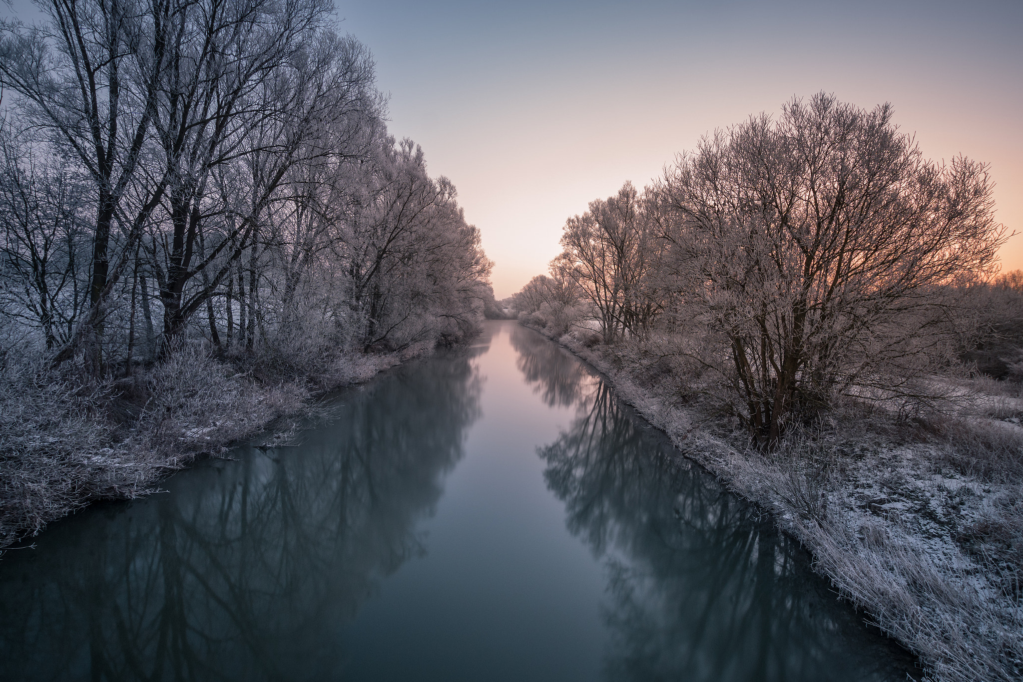 Sony ILCA-77M2 + Sigma 10-20mm F3.5 EX DC HSM sample photo. Freezing morning lights photography