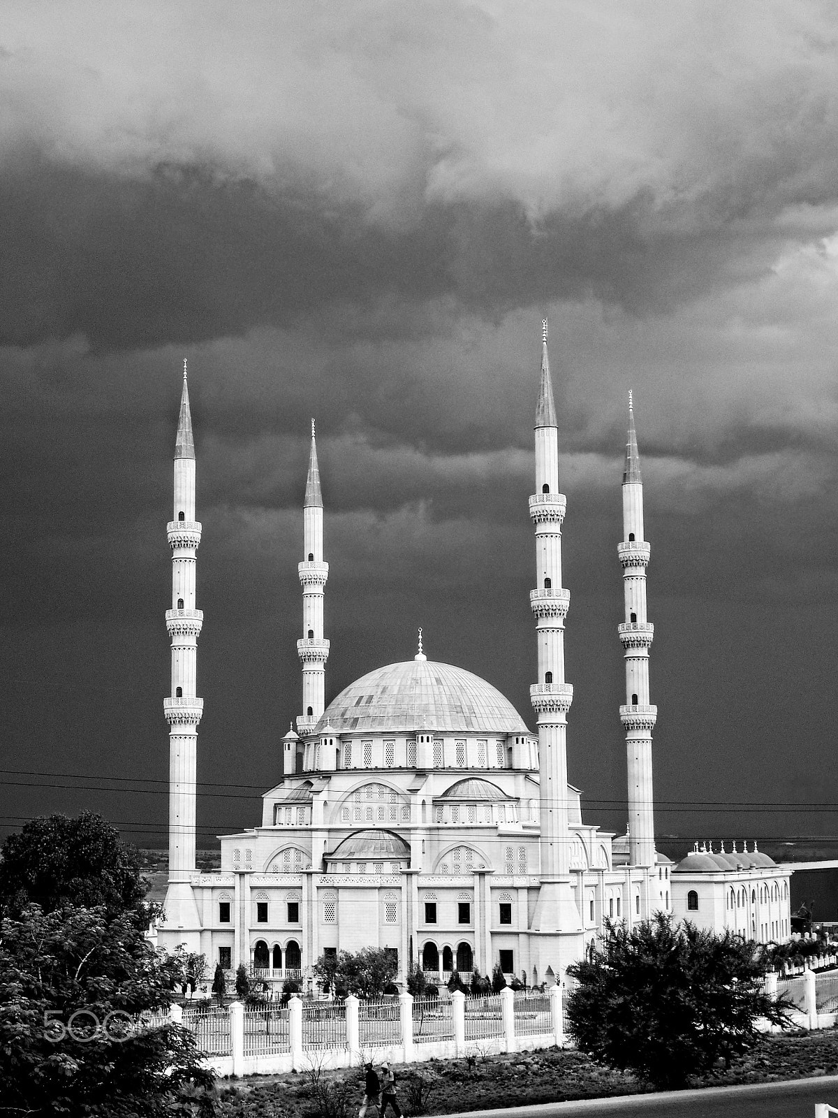 Olympus OM-D E-M5 + Olympus M.Zuiko Digital ED 14-42mm F3.5-5.6 L sample photo. Mosque in a storm photography