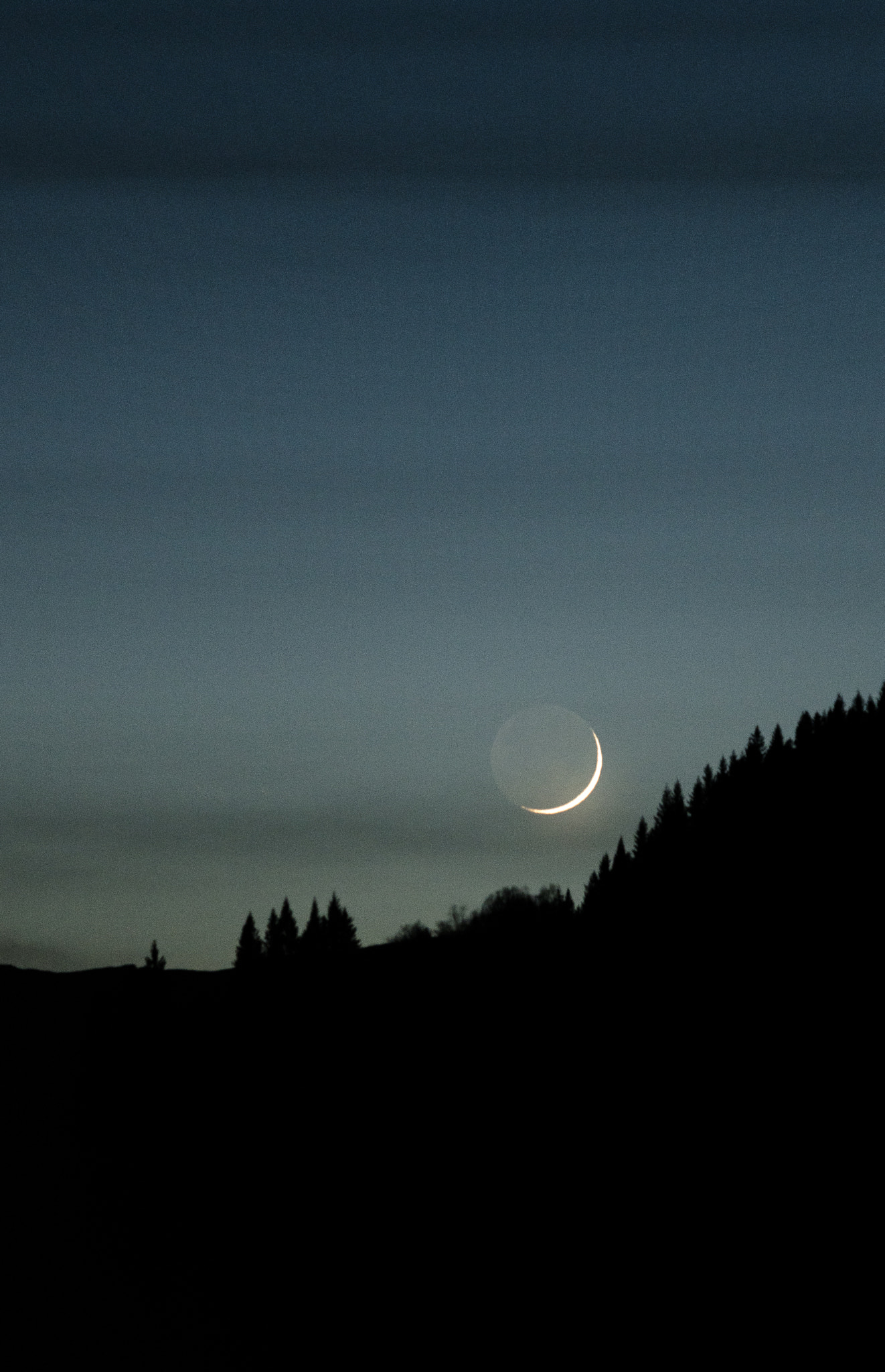 Minolta/Sony AF 70-200mm F2.8 G sample photo. Moon photography