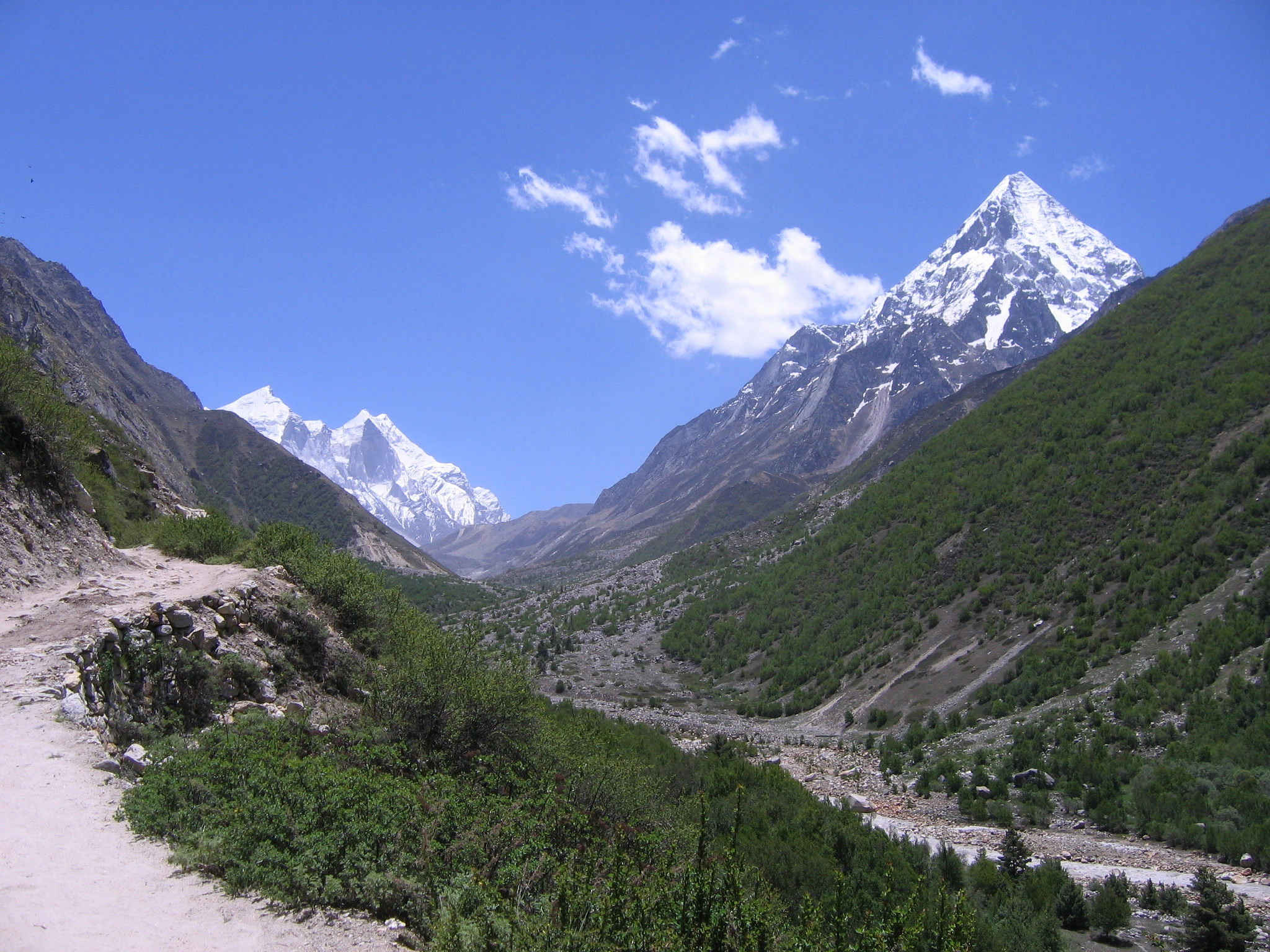 Canon POWERSHOT A95 sample photo. Way to gomukh from gangotri photography