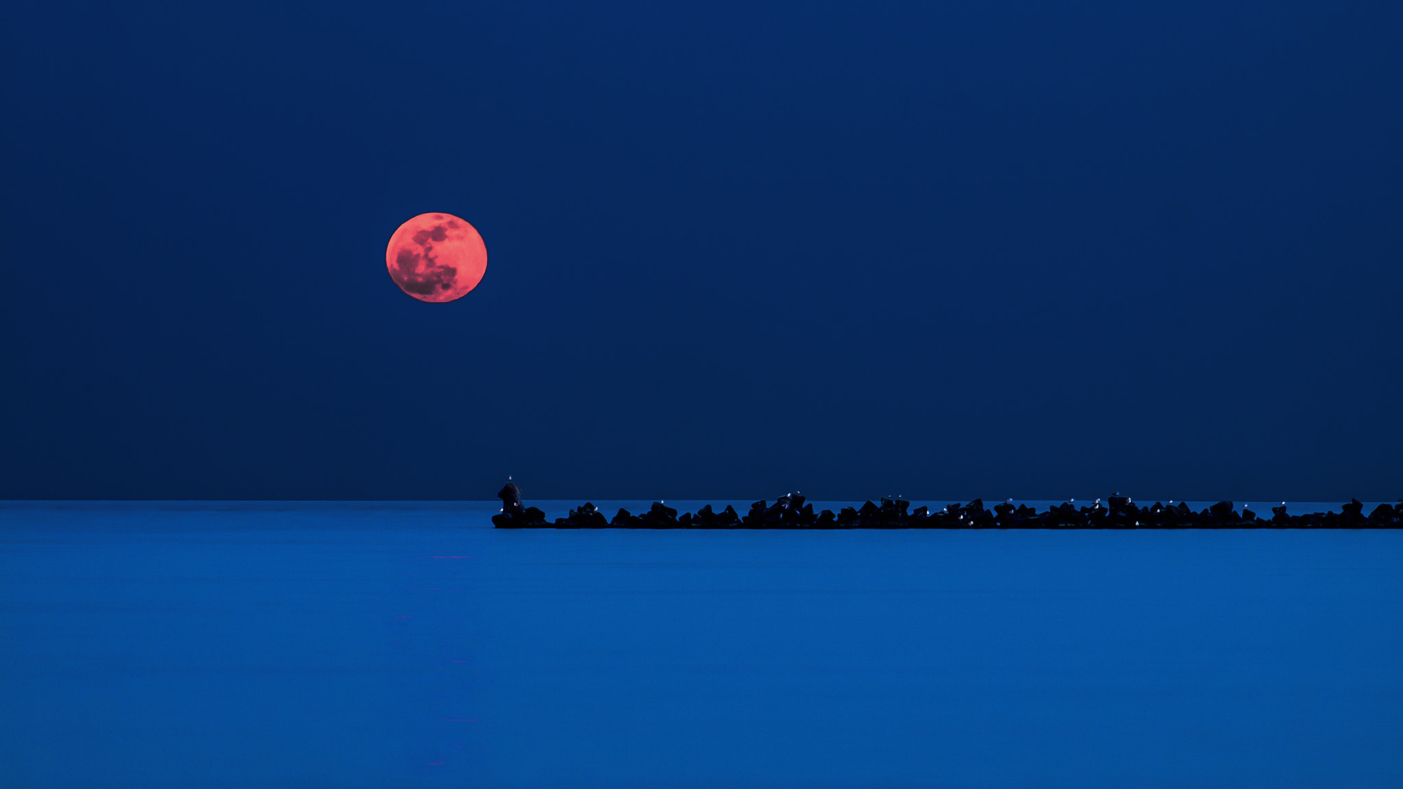 Olympus Zuiko Digital ED 40-150mm F4.0-5.6 sample photo. Red moon photography
