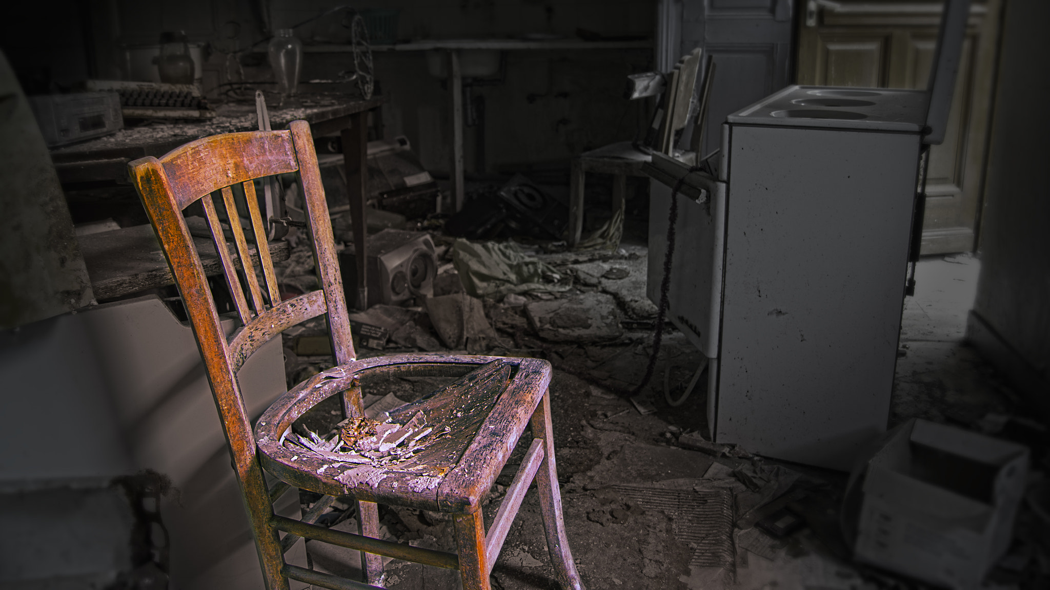 Sony Alpha DSLR-A550 + Sony DT 18-55mm F3.5-5.6 SAM sample photo. Lonely chair photography