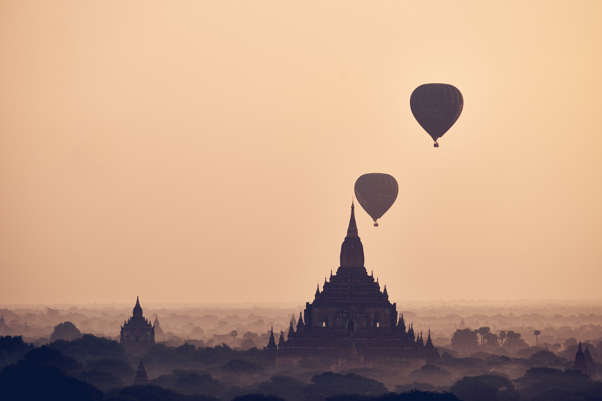 Sony 70-300mm F4.5-5.6 G SSM sample photo. Hot air balloon flying over pagodas photography