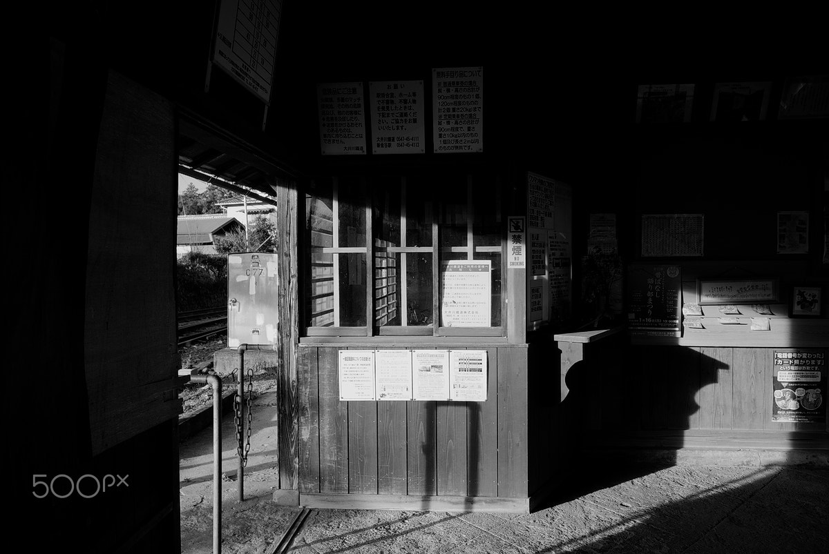 Nikon D40X sample photo. An unattended station photography