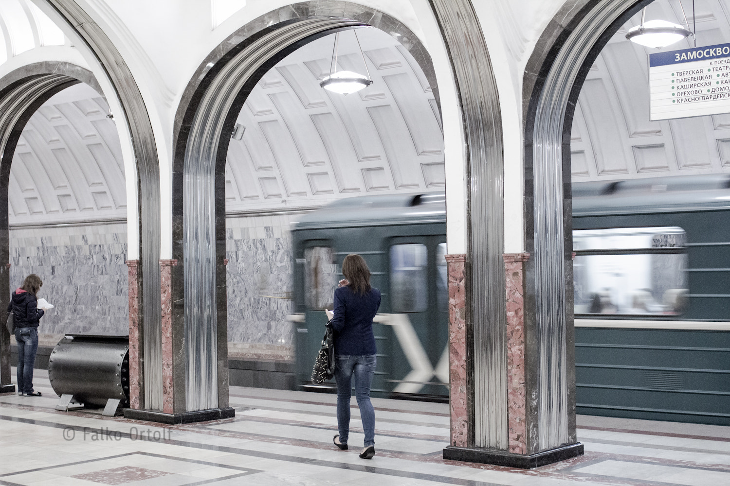 Canon EOS 600D (Rebel EOS T3i / EOS Kiss X5) + Canon EF 35mm F2 sample photo. Metro mayakovskaya (moscow) / Метро Маяковская photography